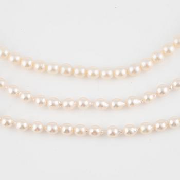 Three necklaces with cultured pearls, without clasps.