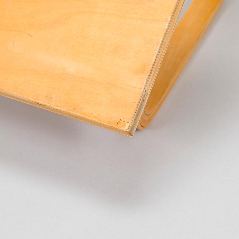 Alvar Aalto, seinähylly, malli 112, O.Y. Huonekalu- ja Rakennustyötehdas A.B. 1930/1940-luku.