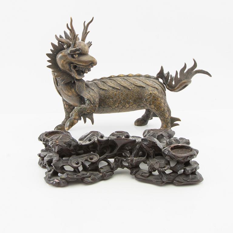 Dragon with stand, late Qing/early 20th century, bronze.