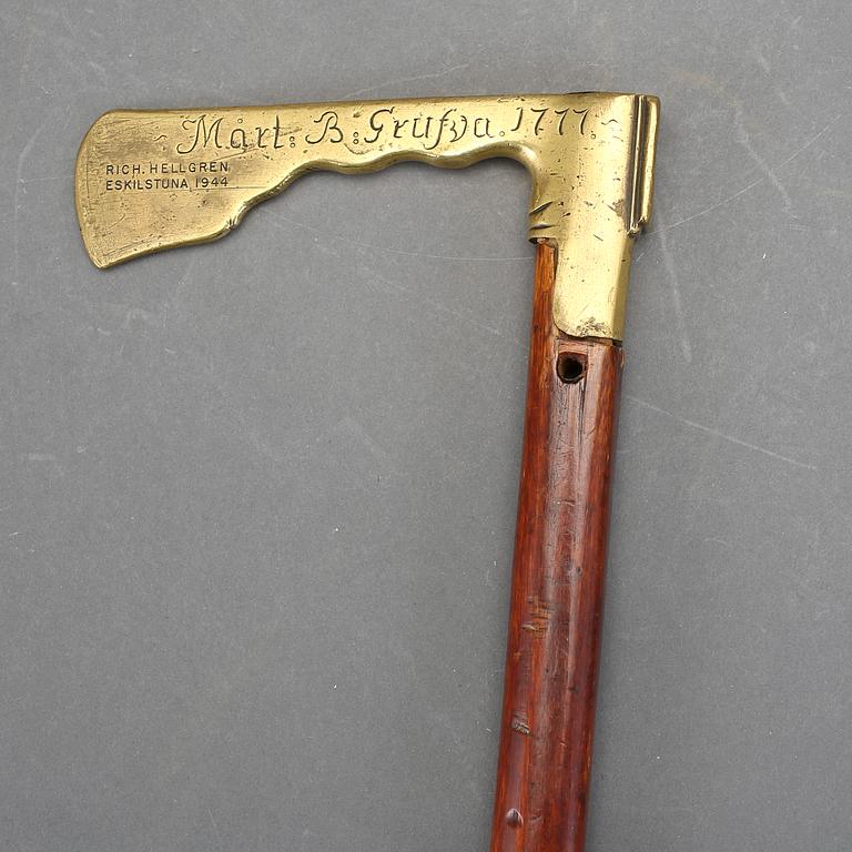 BERGSMANSYXA, bär datering 1777.