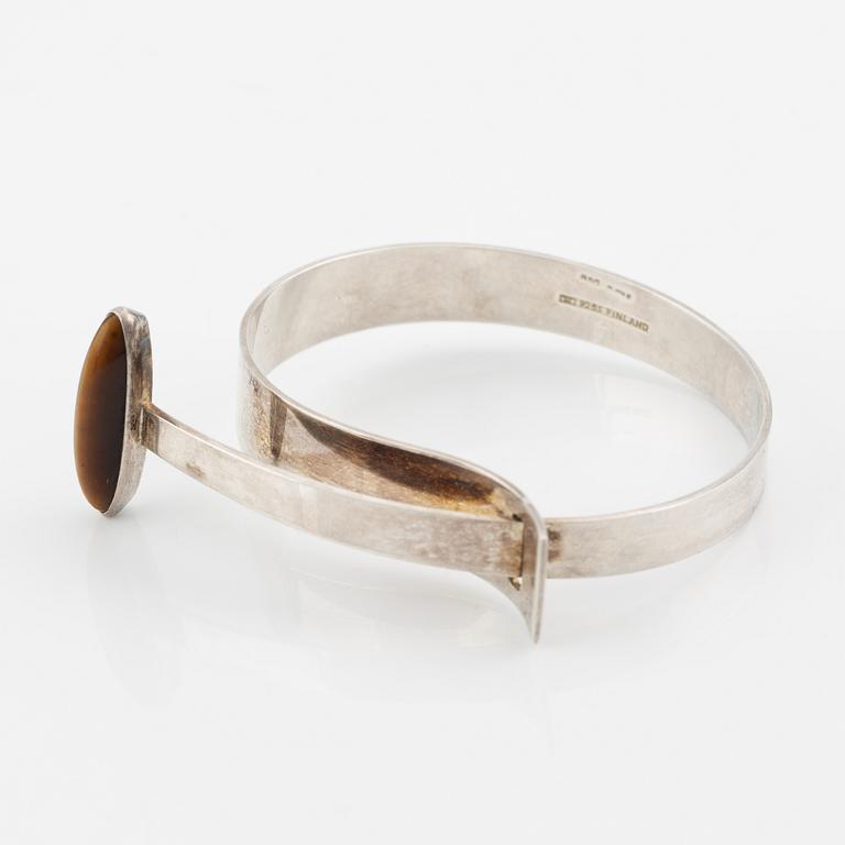 Elis Kauppi, arm ring, sterling silver with tiger's eye.