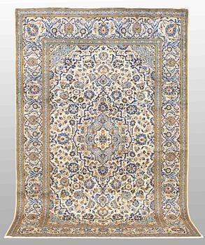 A CARPET Kashan, ca 305 x 200 cm.