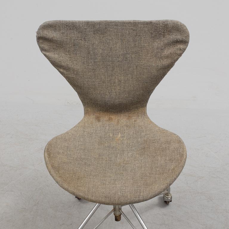 ARNE JACOBSEN, kontorsstol, "Sjuan", Fritz Hansen, 1963.