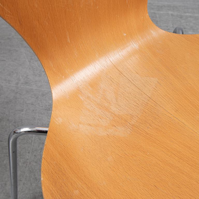 ARNE JACOBSEN, four 'Sjuan' chairs, for Fritz Hansen, Denmark, 1979.