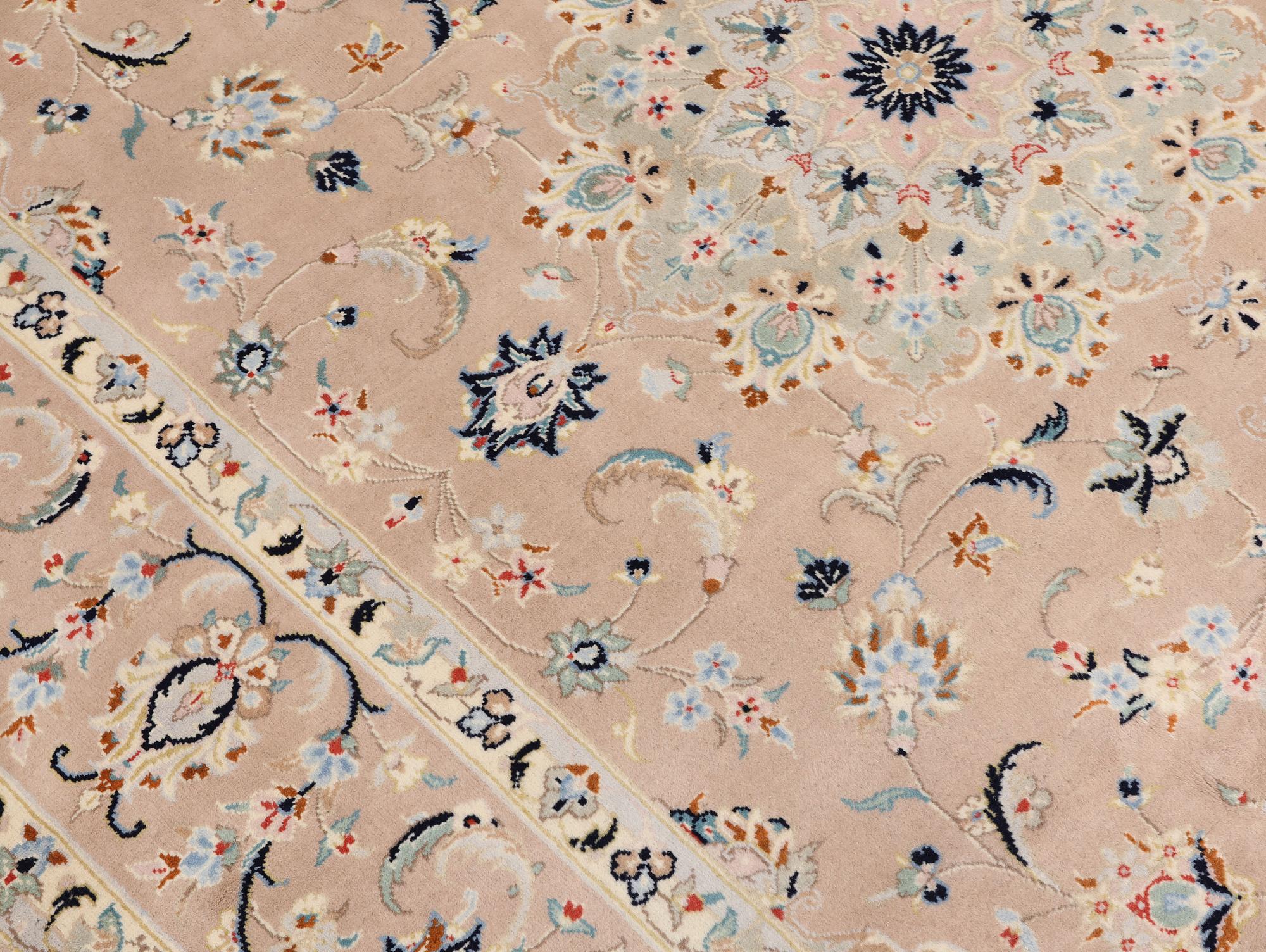 A Keshan carpet, approx. 290 x 198 cm.