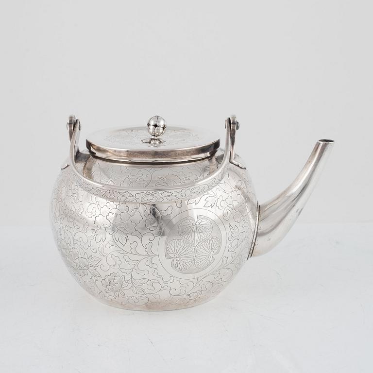 Tekanna, Japan, silver, 1900-talets andra kvartal.