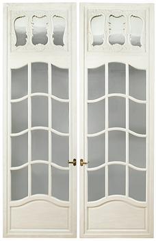 669. A pair of 19th century doors.