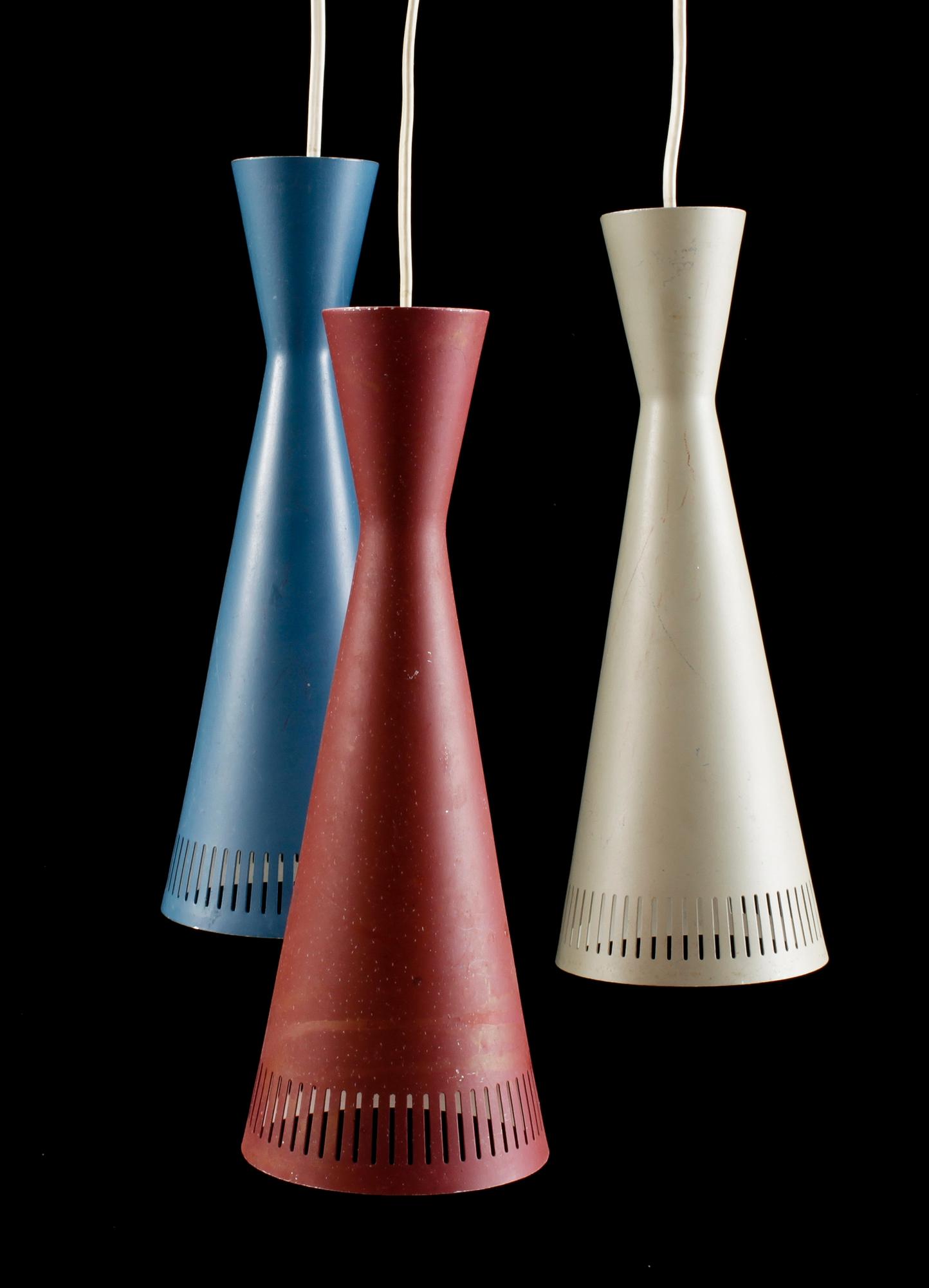 TAKLAMPA, tredelad, 1950-tal. Höjd ca 165 cm.