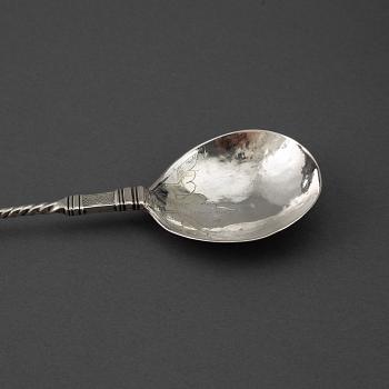 Lucas Andersen Steen, sked med kulknopp, silver, Bergen (1619-efter 1658).