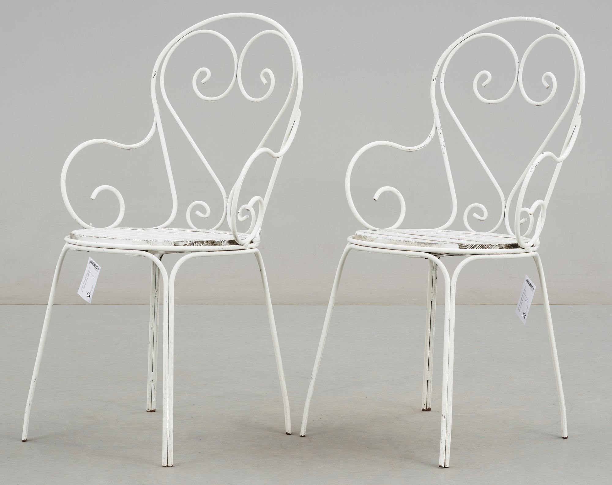 TRÄGÅRDSTOLAR, ett par. Byarums bruk, 1900-tal.