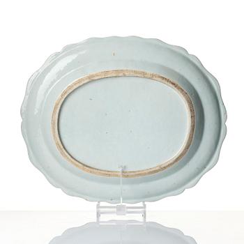 A blue and white 'armorial' dish for the Swedish family 'Grill', Qing dynasty, Qianlong (1736-95).