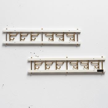 Klädhängare, ett par, "Dekorativ", Skoglunds metallgjuteri, Anderstorp, 1950-/60-tal.