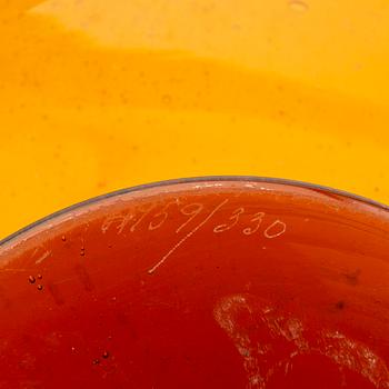 Erik Höglund, serveringsfat signerat och numrerat 159/330.