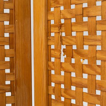 A 'Spåna' pine folding screen from Alberts, Tibro, 1960's/70's.