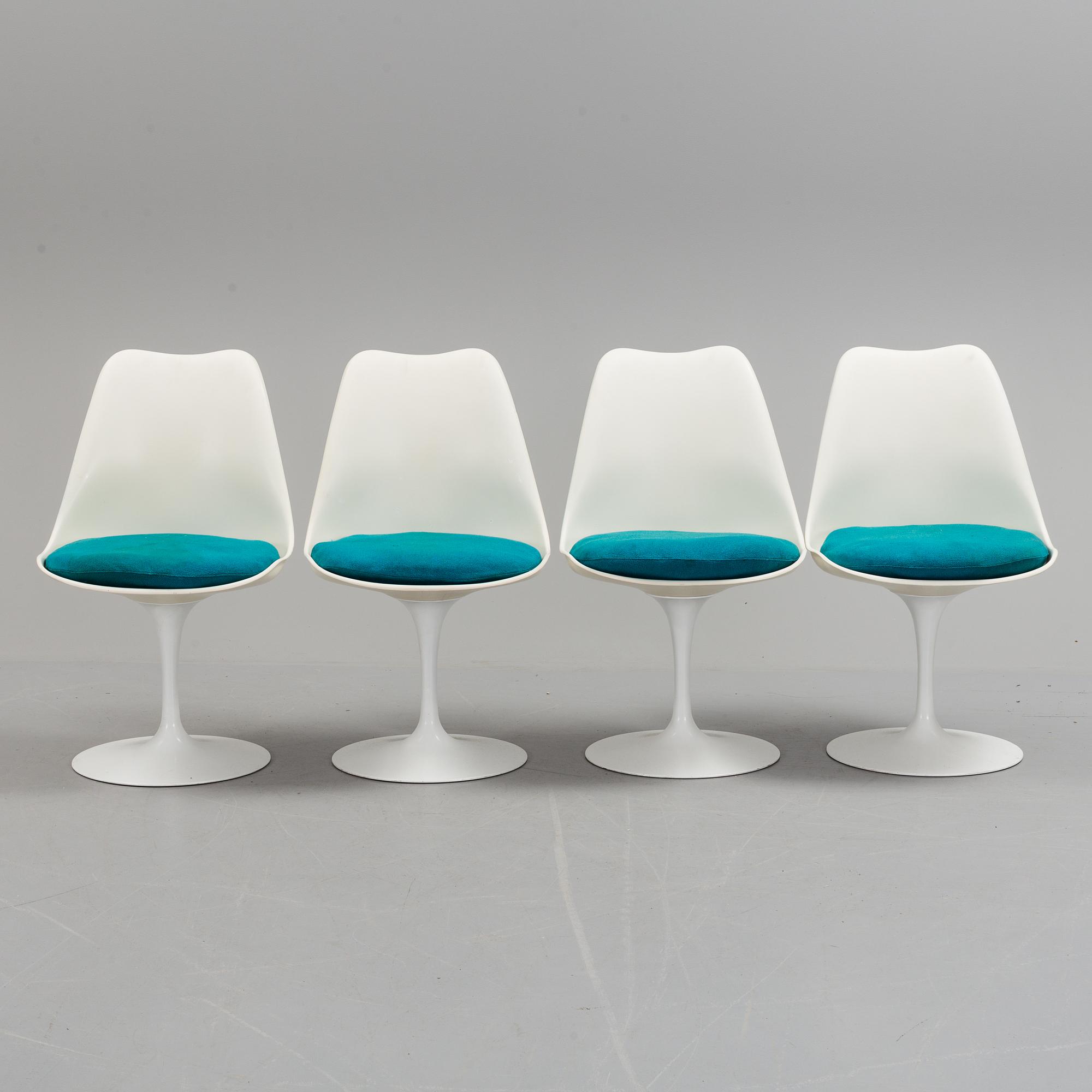A "Tulip" table and four chairs by Eero Saarinen for Knoll International.
