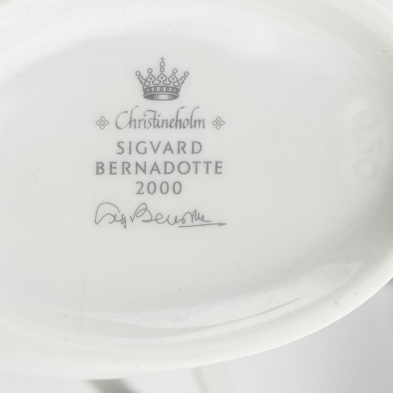 Sigvard Bernadotte, a dinner and coffee service, 'Millenuim/Marianne', Christineholm, Fyrklövern, numbered 162/499.