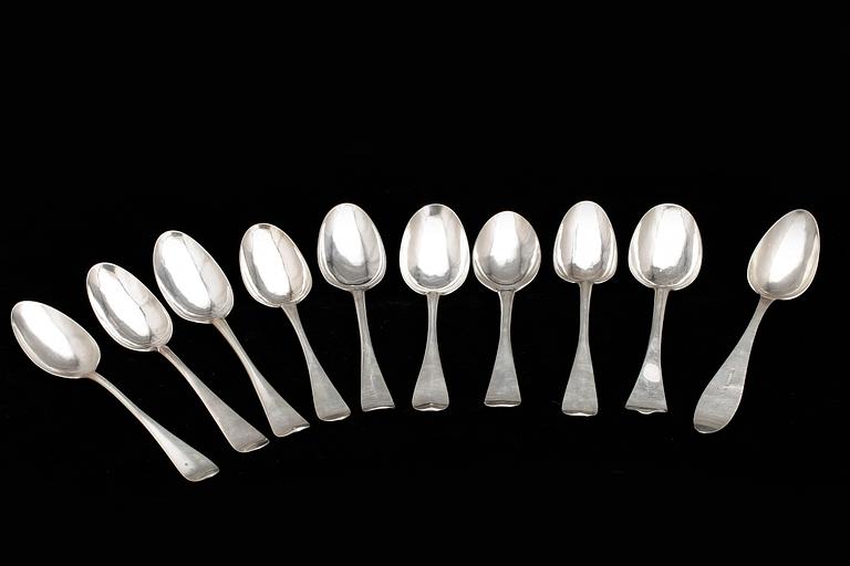 SKEDAR, 10 st, silver, 1700-tal. Bl a Jöns Holmberg 1750-1775 Ängelholm. Tot vikt ca 462g.