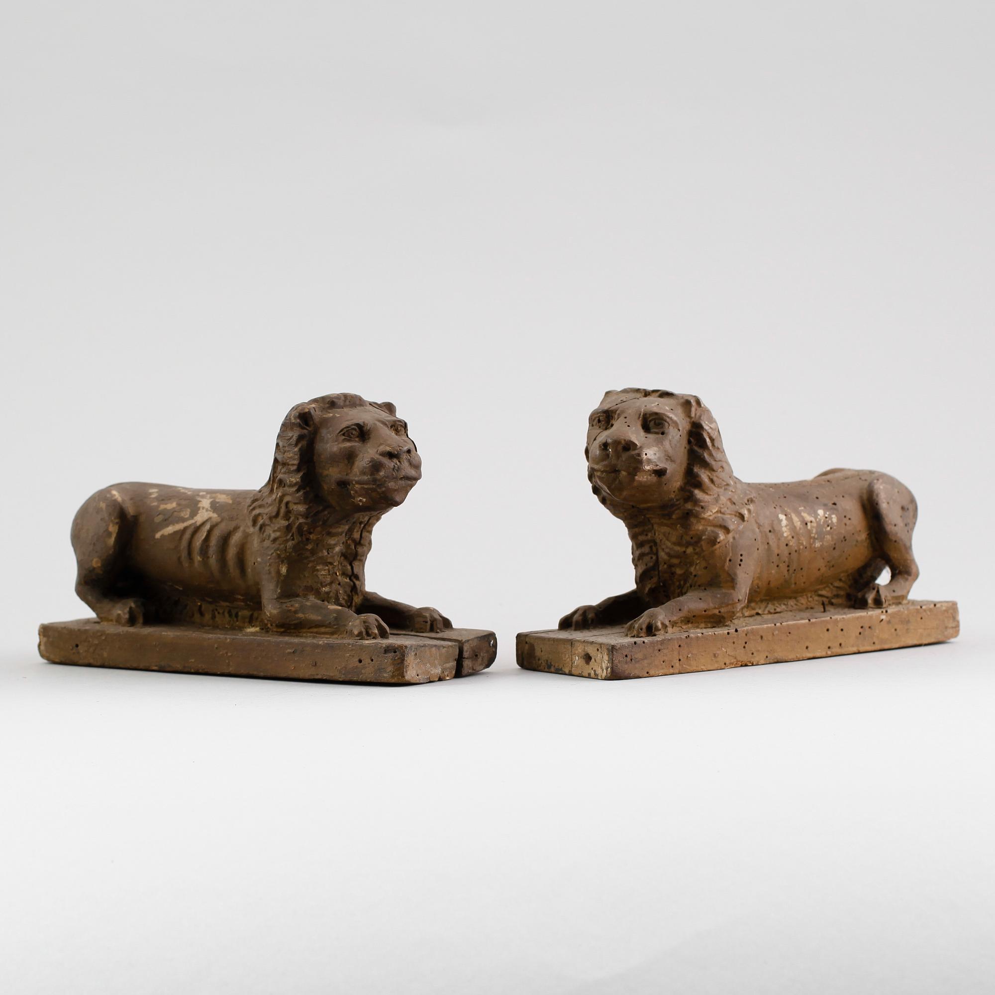 SKULPTURER, 1 par, skuret trä, 1600-tal eller äldre.