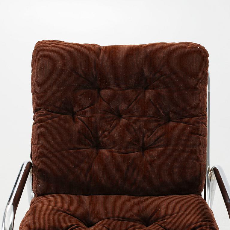 A 1970s armchair.