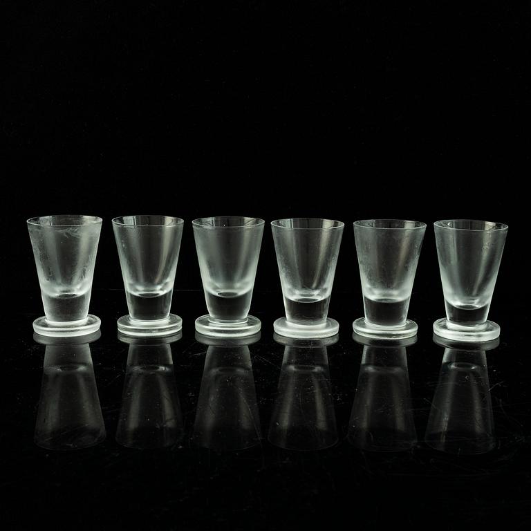 Vicke Lindstrand, a 19-piece 'Iced' glass service, Orrefors.