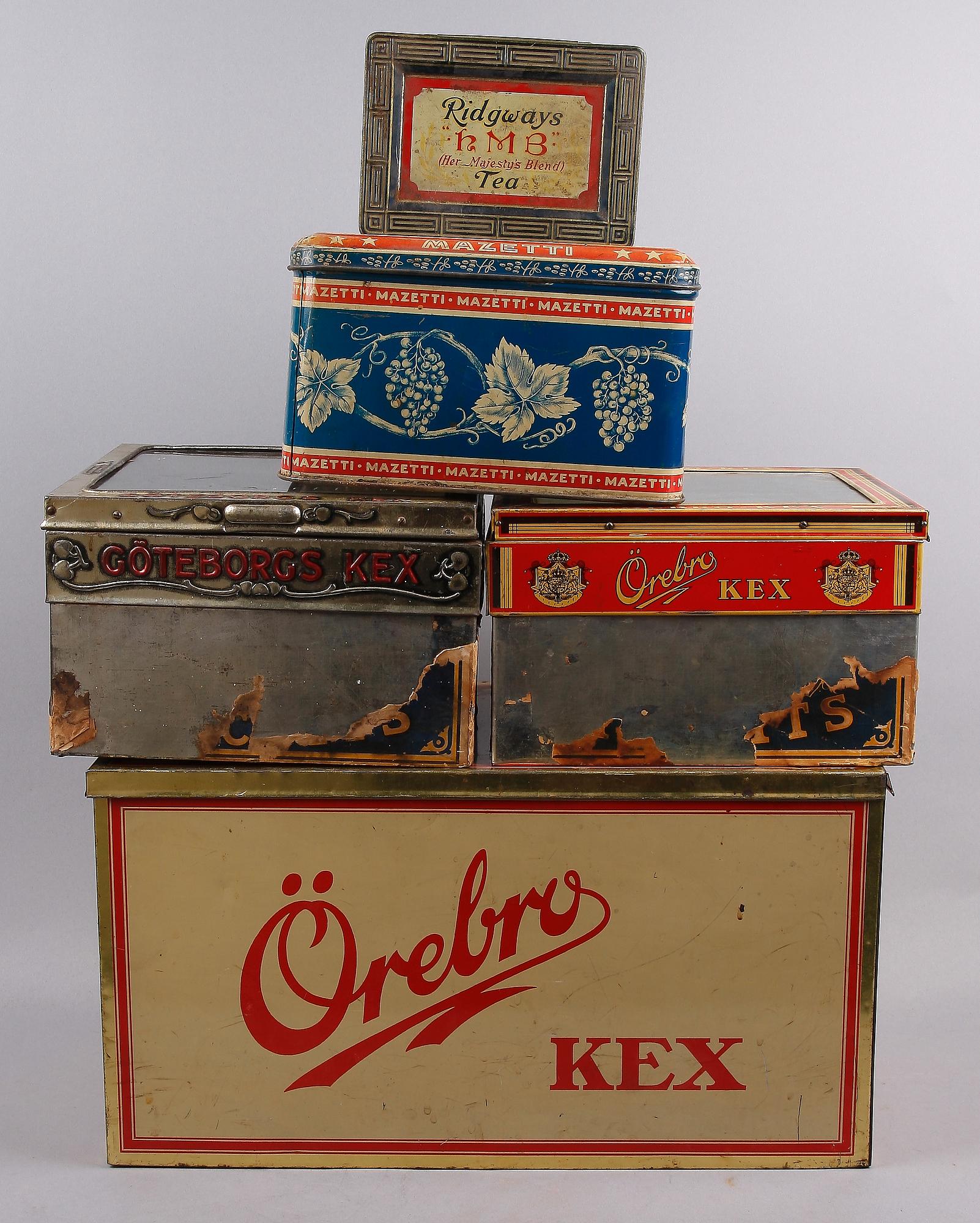 PLÅTBURKAR 5 st samt SKYLT. 1900-tal.