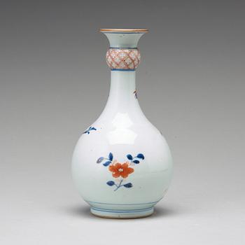 VAS, porslin. Qingdynastin, Kangxi (1662-1722).