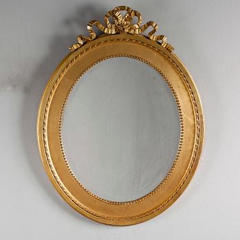 SPEGEL, förgylld och bronserad, gustaviansk stil, 1900-talets första hälft.