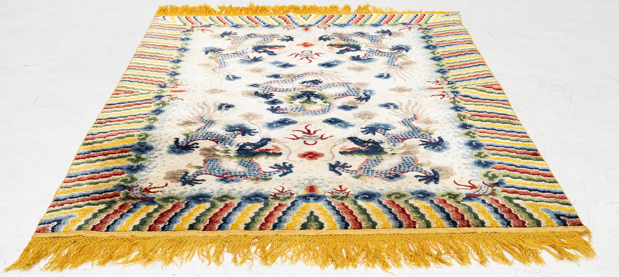 Matta semiantik silke Kina, ca 185 x 122 cm.