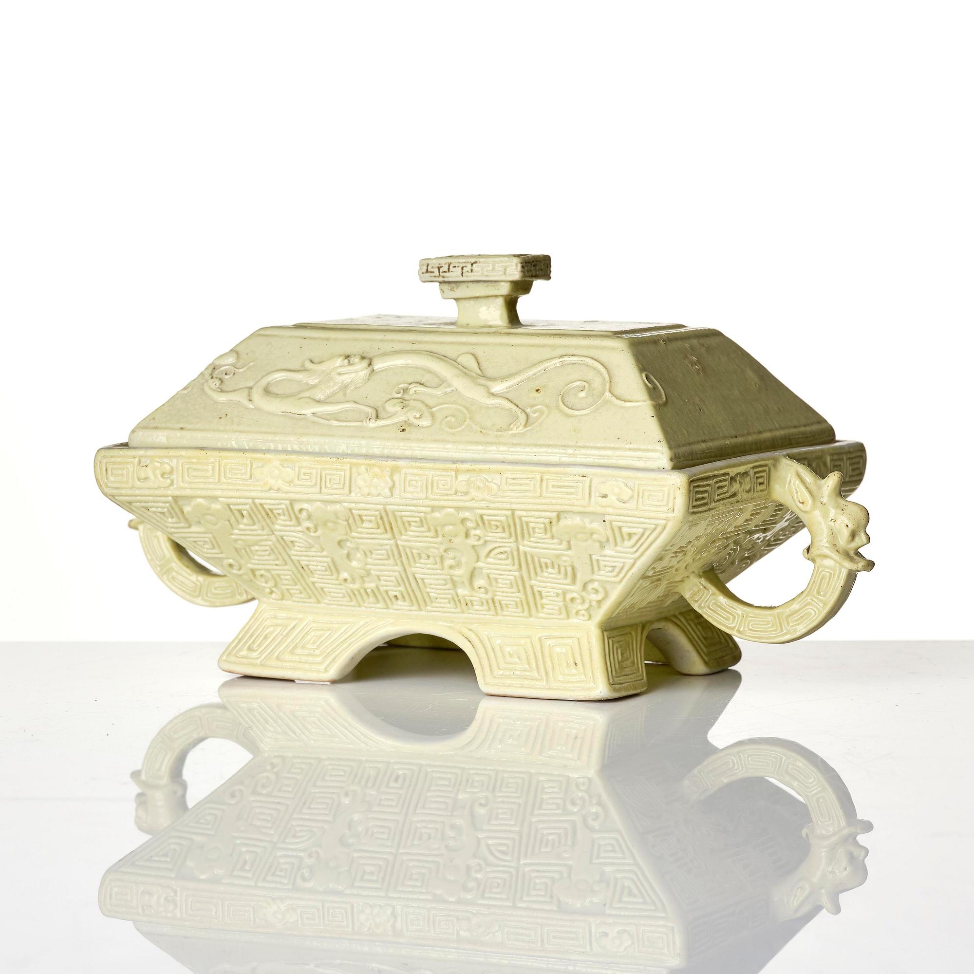 An archaistic porcelain vessel with cover, Qing dynasty with Guangxu six character mark and of the period (1875-1908).