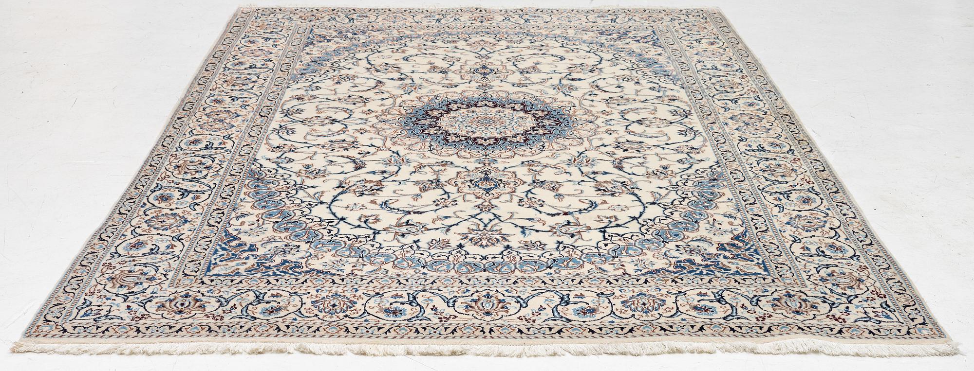 Carpet, Nain approx. 290 x 195 cm.