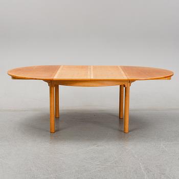 A 'Öresund' oak veneered dining table by Børge Mogensen, Karl Andersson & Söner. 2 foldable leaves included.