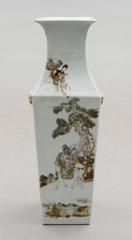 VAS, porslin, Kina, 1800-/1900-tal.