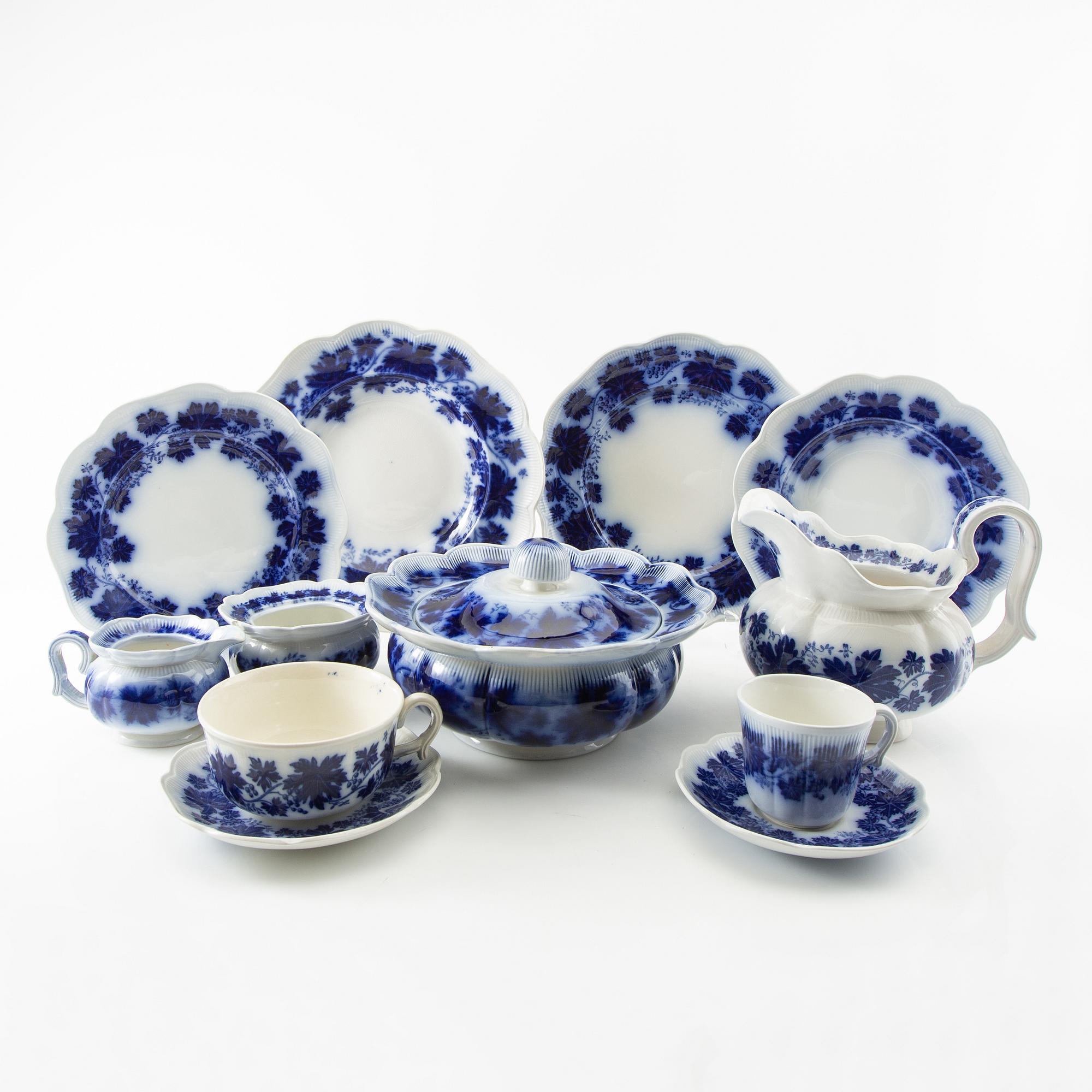 Dinner service, 69 pieces, "Grape Vine", Artur Percy, Gefle, first half of the 20th century.
