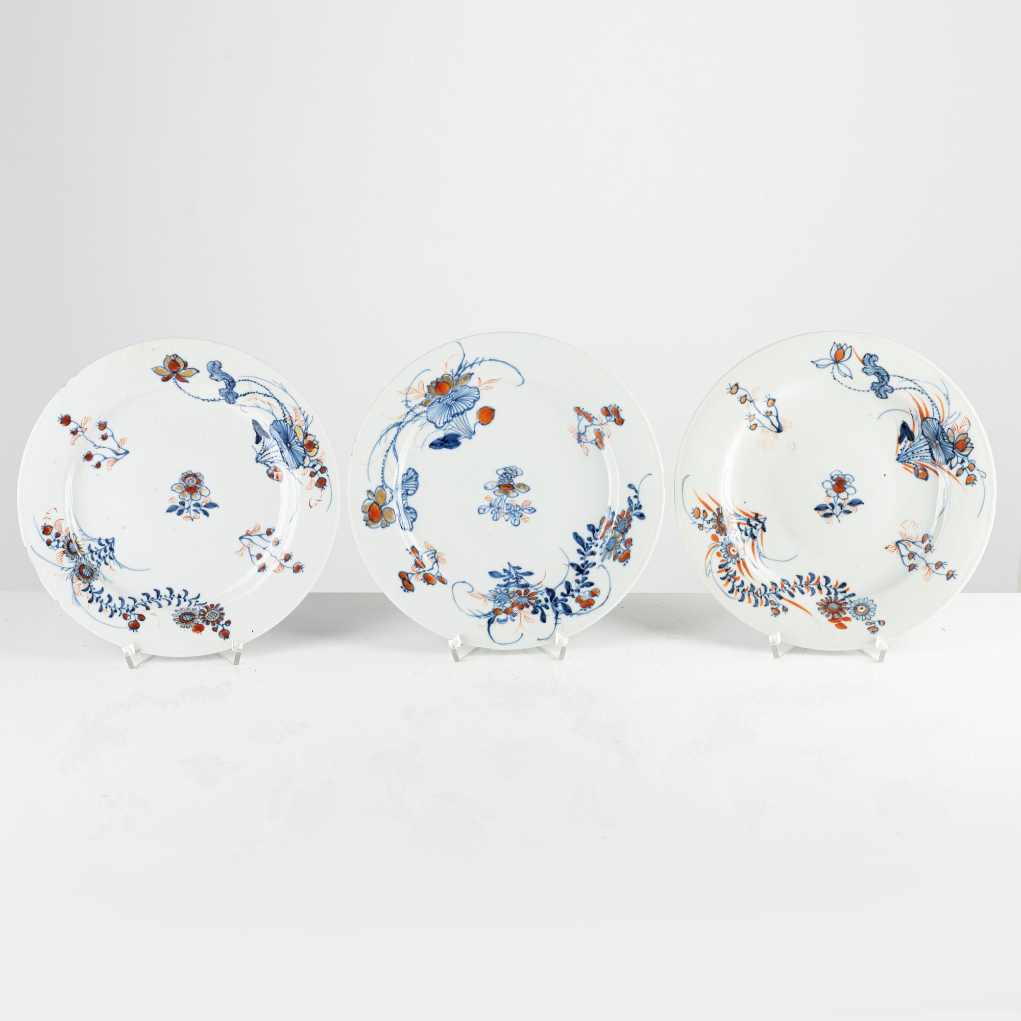 A set of six Chinese export porcelain imari plates, Qing dynasty, 18th century.