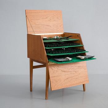 BESTICKSERVIS I SCHATULL, 127 delar, 1900-talets mitt.