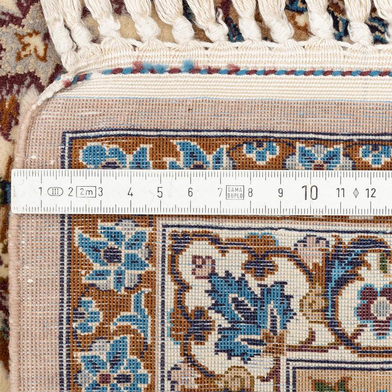 Matta, Old, Isfahan, signerad, ca 244 x 149 cm.
