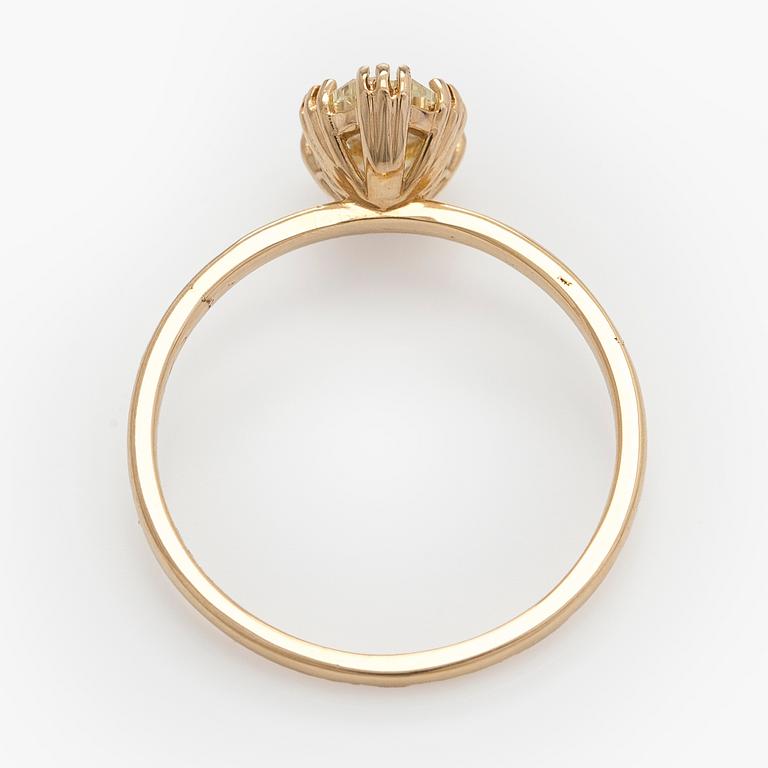 Ring, oval, brilliant cut, yellow diamond, 14K gold.