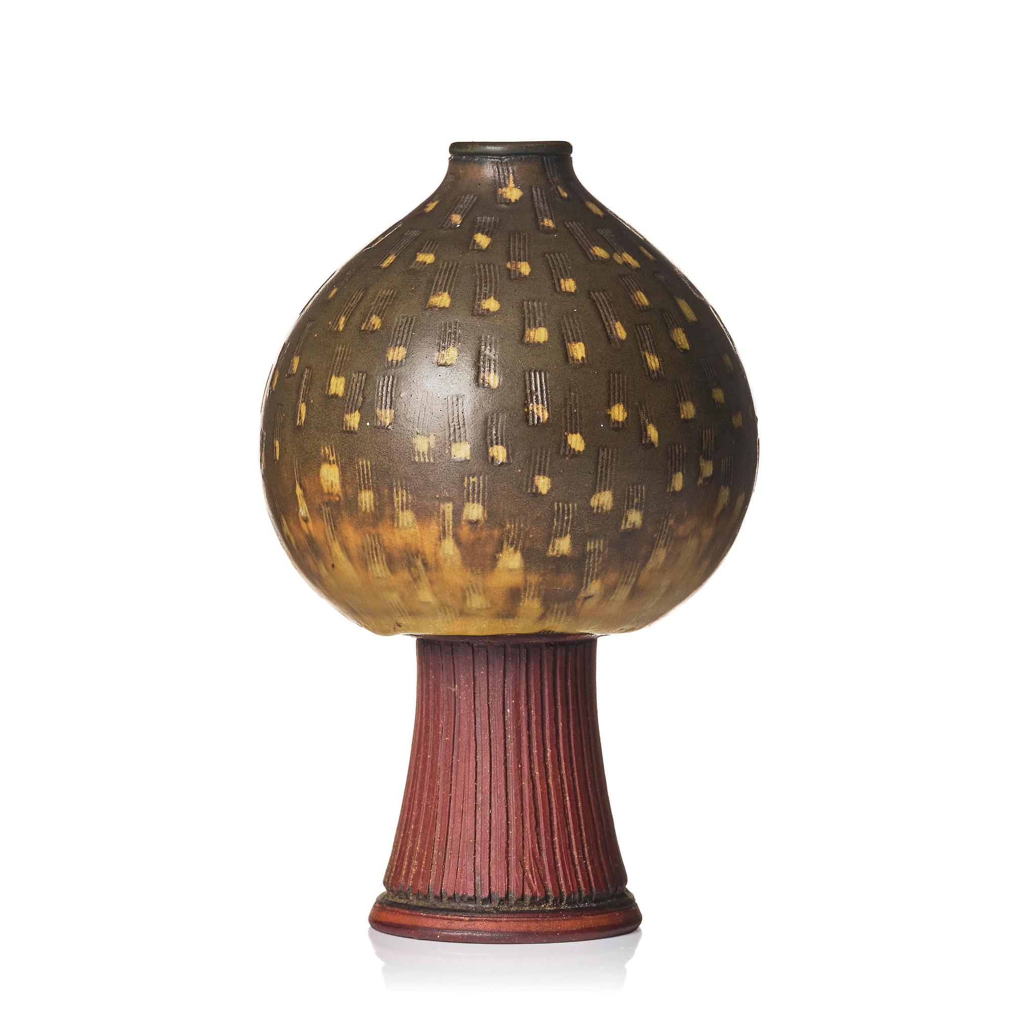 Wilhelm Kåge, a Farsta Spirea stoneware vase, Gustavsberg Studio 1949.