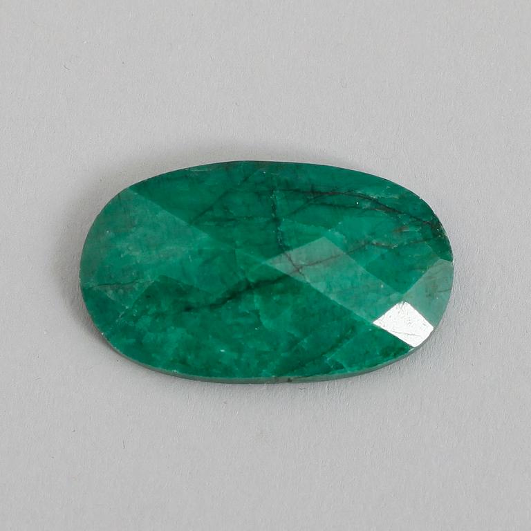 SMARAGD, oinfattad. 39.73 ct.
Ca 35,22 x 20,12 x 7,83 mm.
