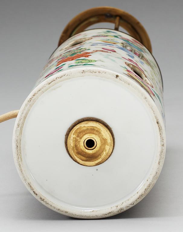 A famille rose hat stand, Qing dynasty, 19th Century.