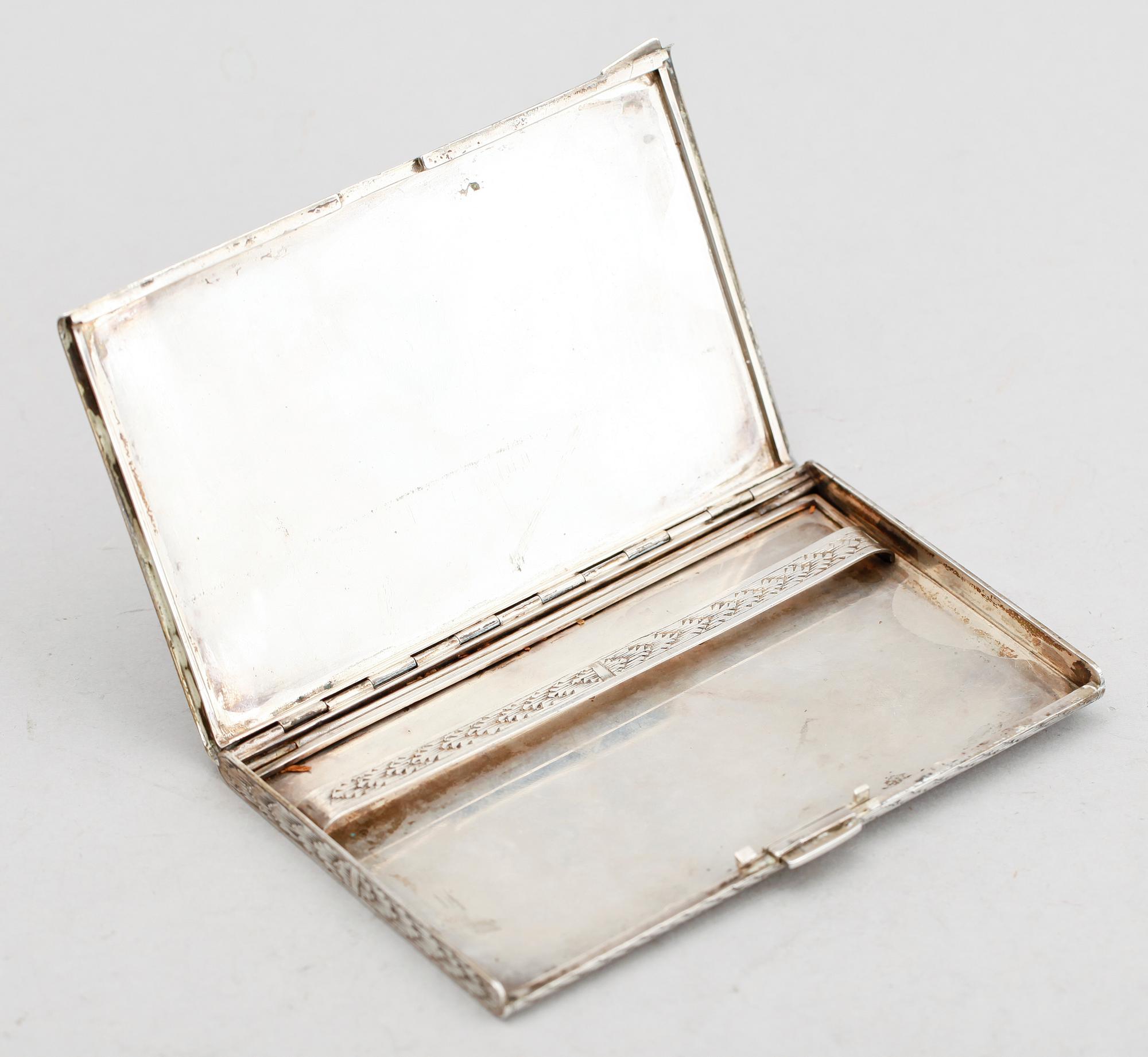 CIGARETTETUI, silver. Vikt ca 187 g.