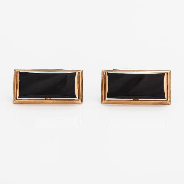 A pair of 14K ogld cufflinks with onyxes. Nummilan Koru, Turku 1967.