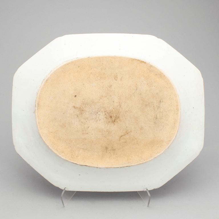 STEKFAT, porslin, Kina, Qianlong (1736-95).