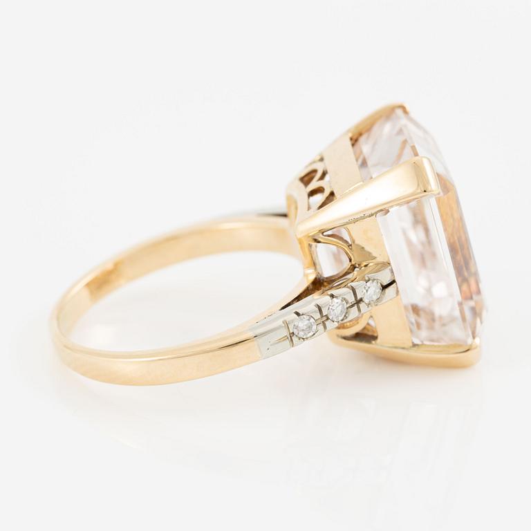 Ring, cocktail ring, 18K gold with emerald-cut kunzite and octagon-cut diamonds.