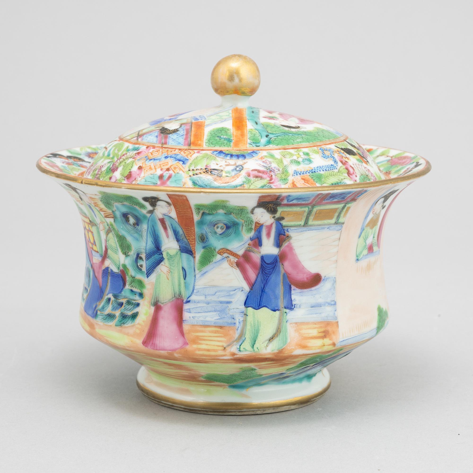 A famille rose Canton jar with cover, Qing dynasty, 19th Century.