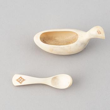 Lars Levi Sunna, saltripa med sked, renhorn, signerad LL Sunna.