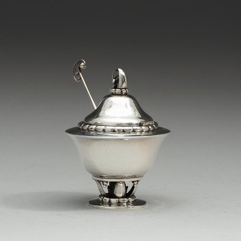 GEORG JENSEN, kryddkar med sked, Köpenhamn 1918, 830/1000 silver,