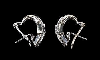 EARRINGS, carré cut blue sapphires and brilliant cut diamonds, tot. app. 0.40 cts.