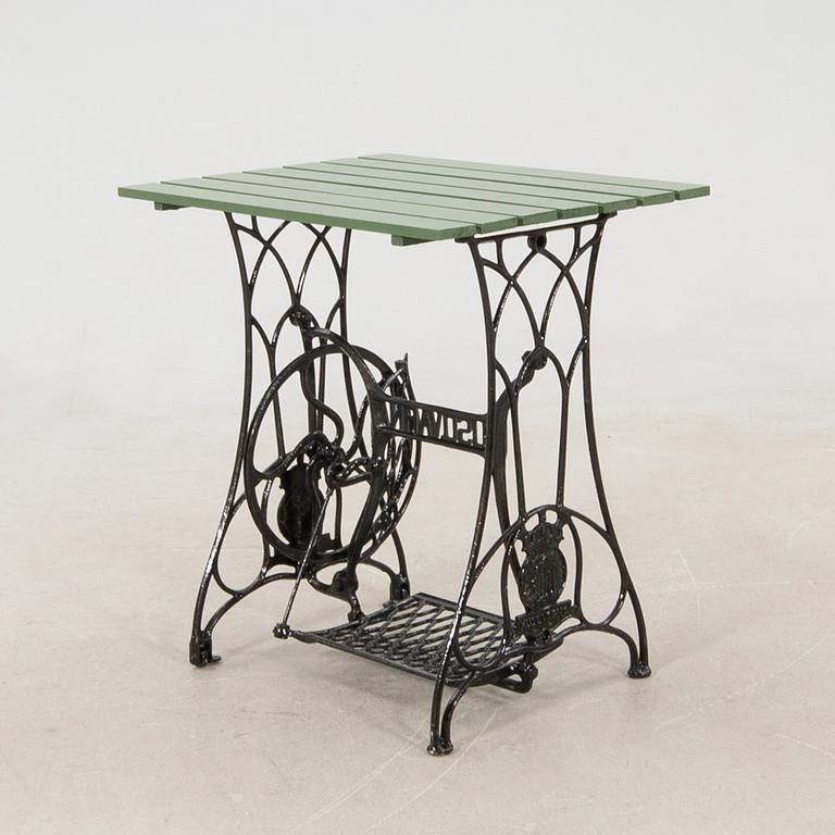 Trädgårdsgrupp 3 dlr 1900-talets första hälft.