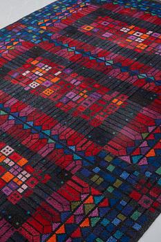 Kerstin Ekengren, matto, "Cavalleria Rustica", knotted pile, ca 320-321,5 x 220-230 cm, signed KE LH, Plitmors Järvsö 1961.